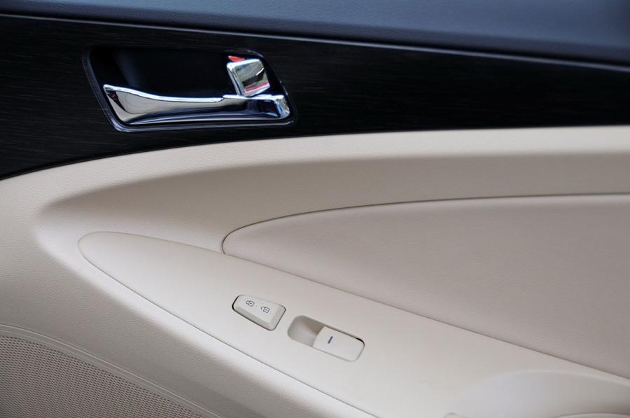  Hyundai Sonata 2011 года  (US) (фото 20 из 85)